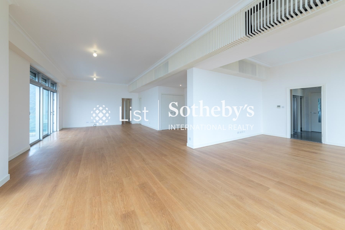 Interocean Court 山頂道26號 | Living and Dining Room