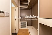 Interocean Court 山頂道26號 | Walk-in Closet in Master Bedroom