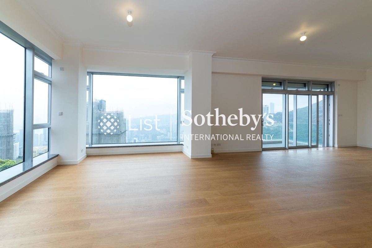 Interocean Court 山頂道26號 | Living and Dining Room