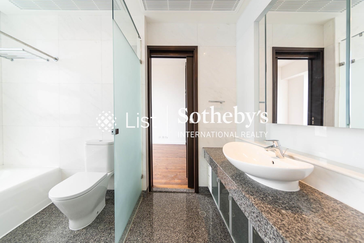 Interocean Court 山頂道26號 | Guest Bathroom