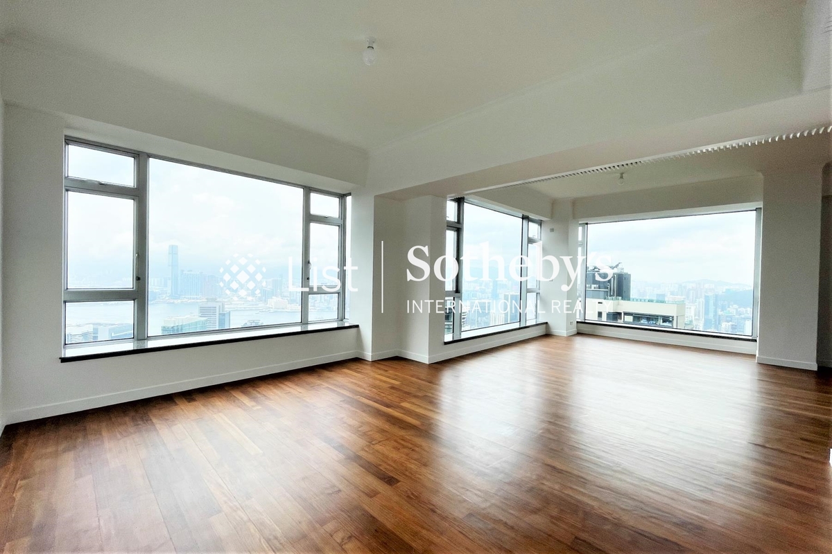 Interocean Court 山頂道26號 | Living and Dining Room