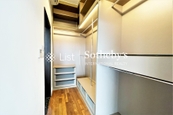 Interocean Court 山頂道26號 | Walk-in Closet in Master Bedroom