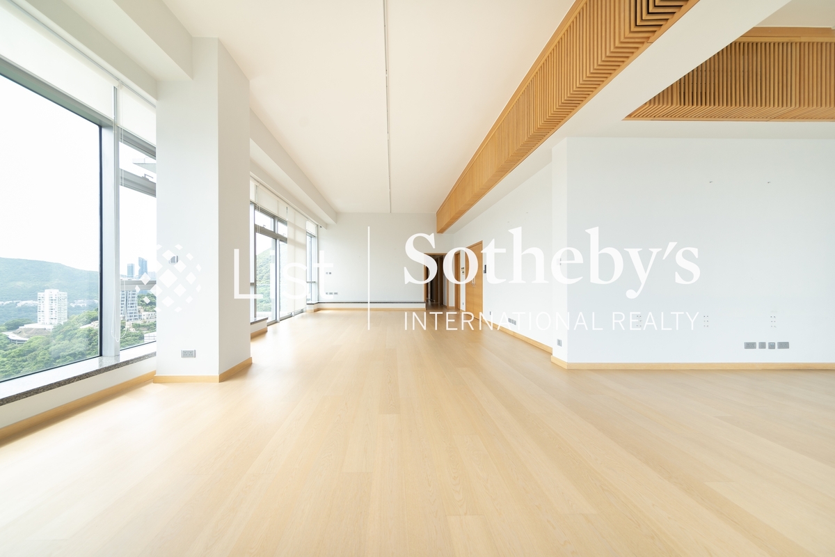 Interocean Court 山頂道26號 | Living and Dining Room