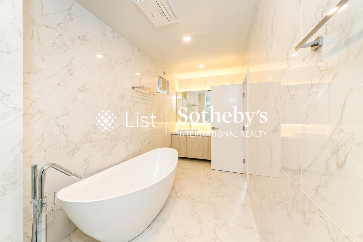 Leon Court 利安閣 | Master Bathroom