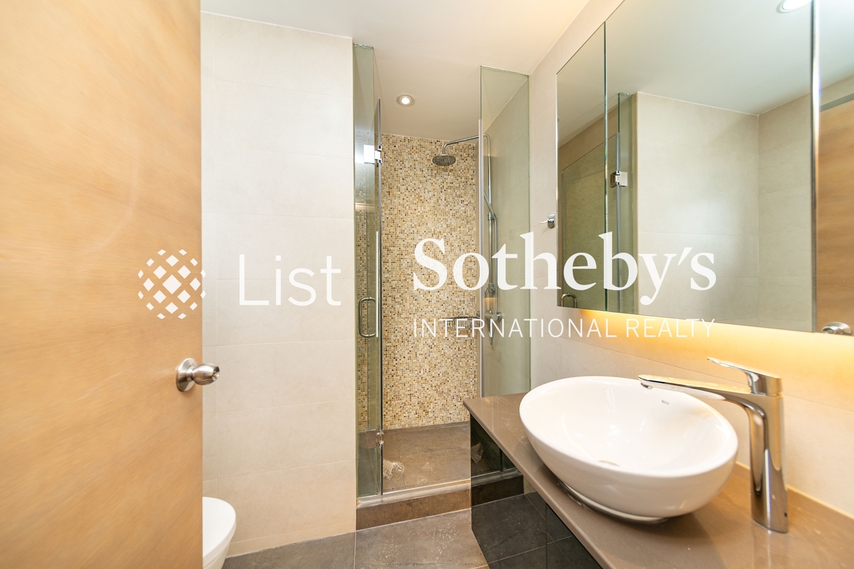 Leon Court 利安閣 | Master Bathroom