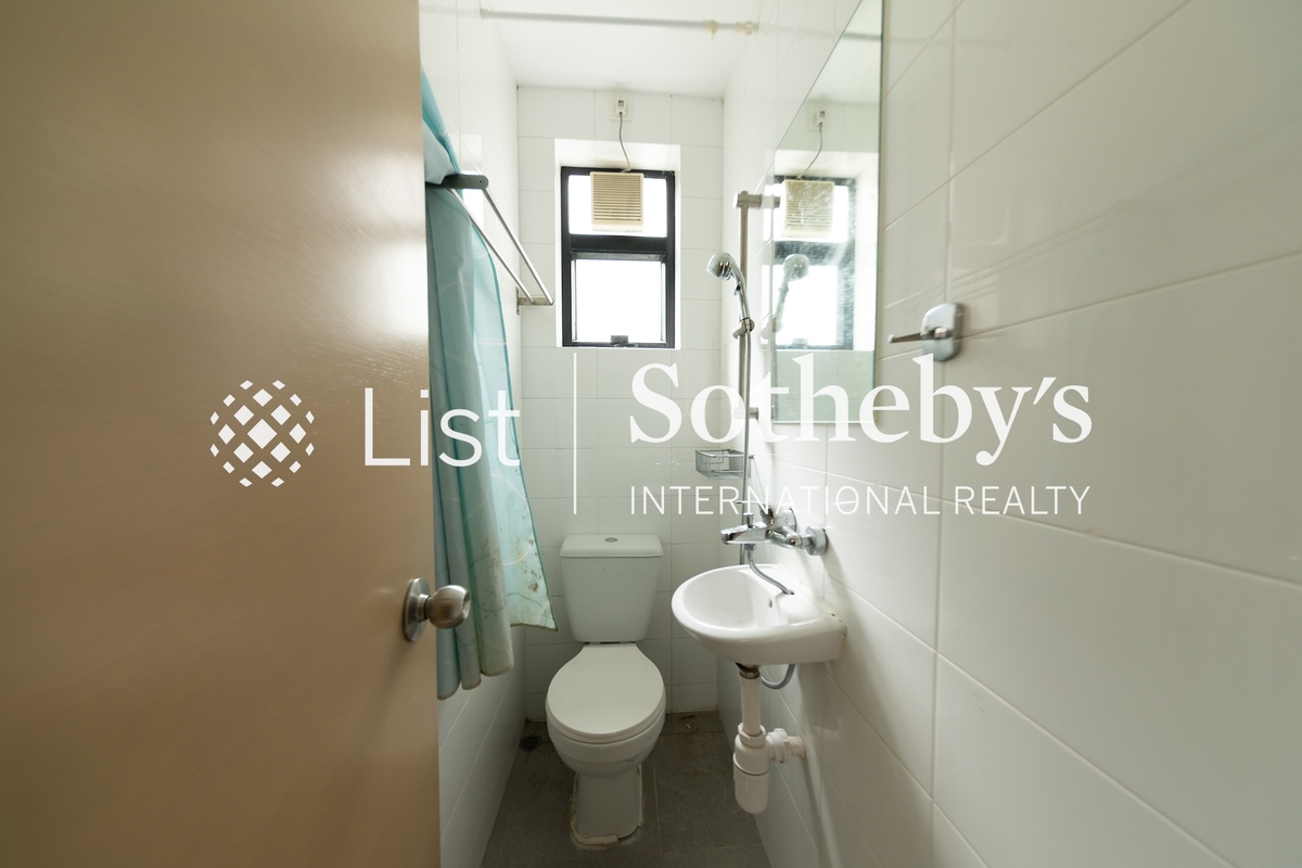 Leon Court 利安閣 | Helper Bathroom