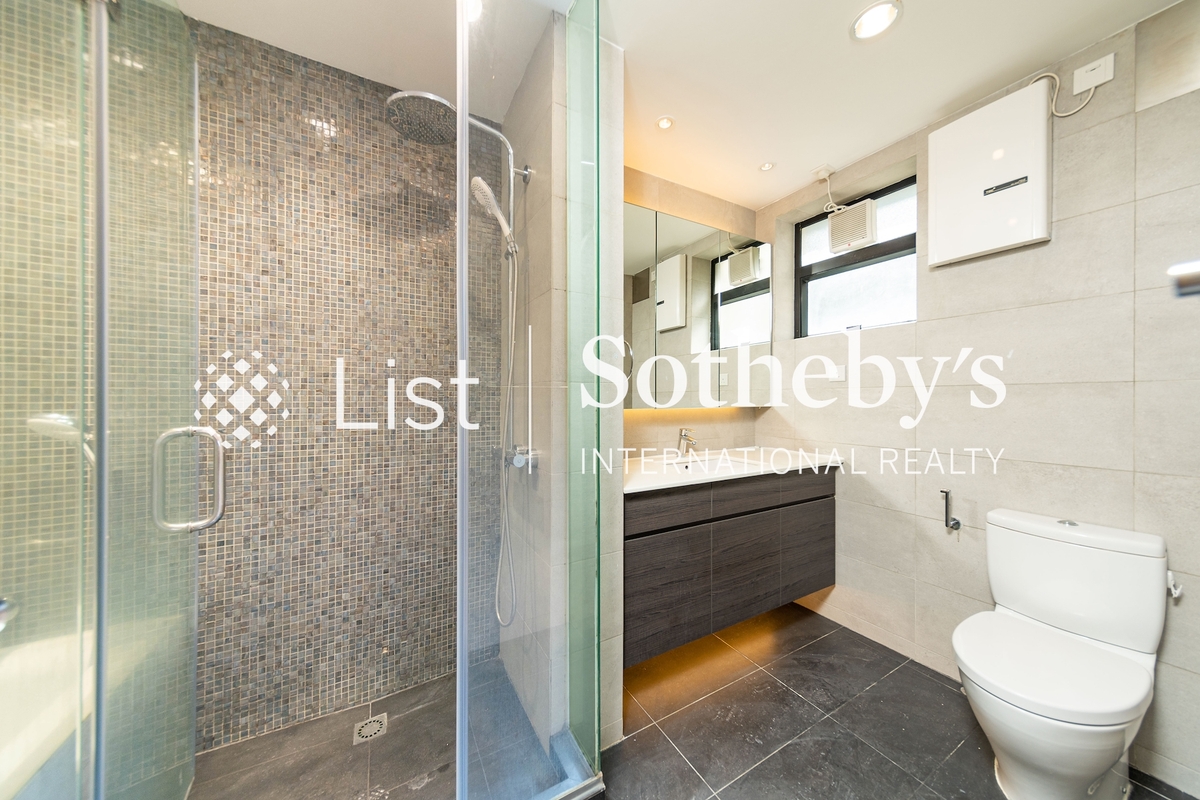 Leon Court 利安閣 | Second En-suite Bathroom