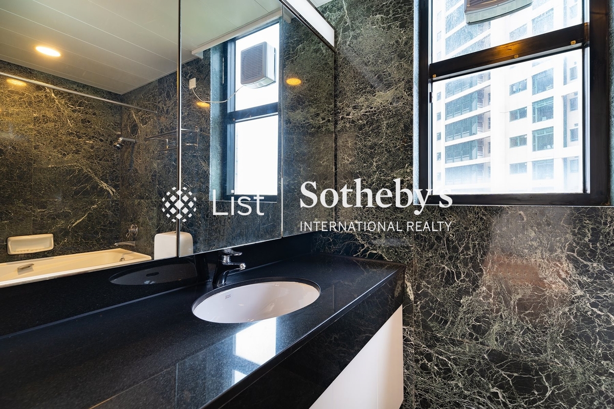 Helene Tower 喜蓮苑 | Master Bathroom