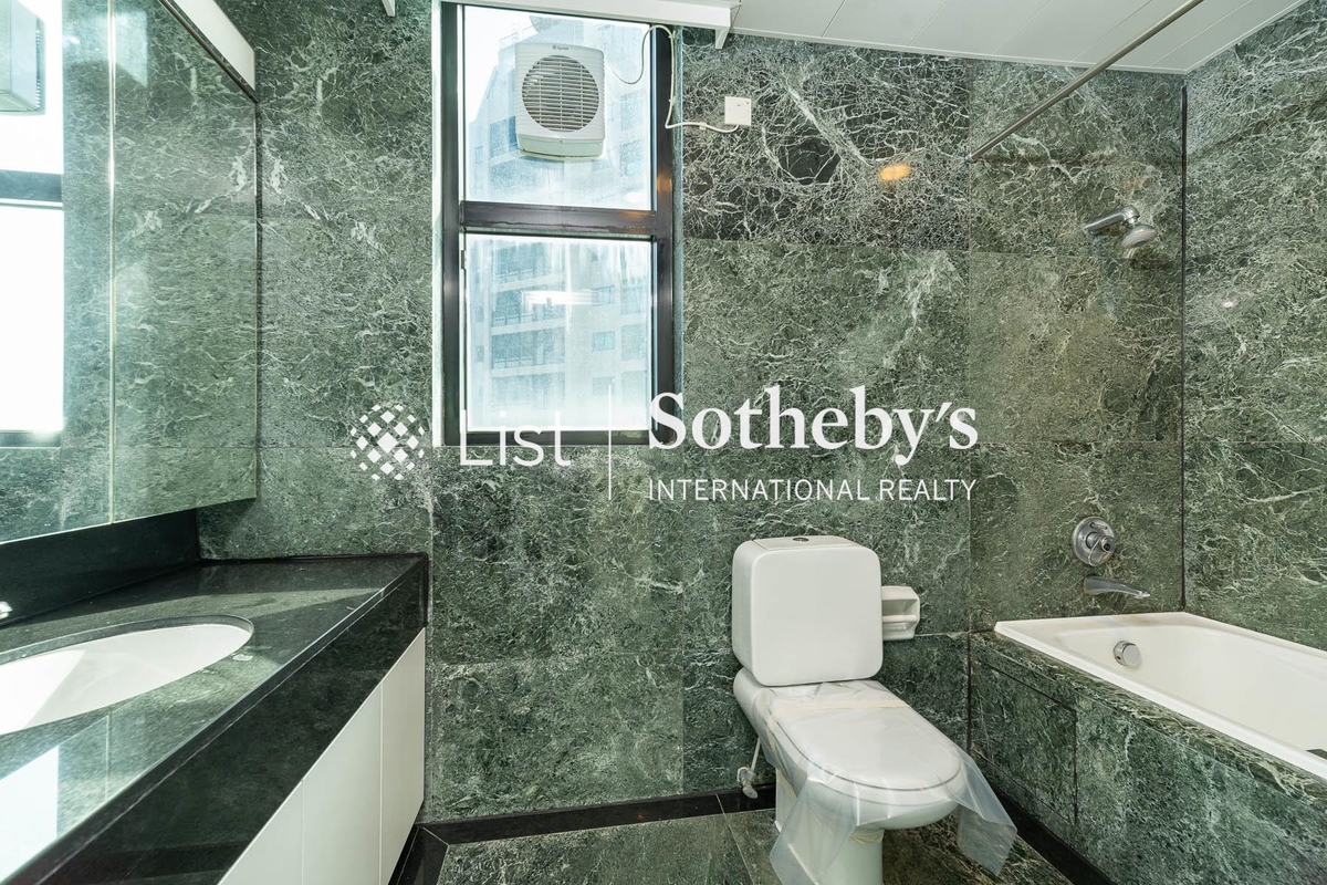 Helene Tower 喜蓮苑 | Master Bathroom