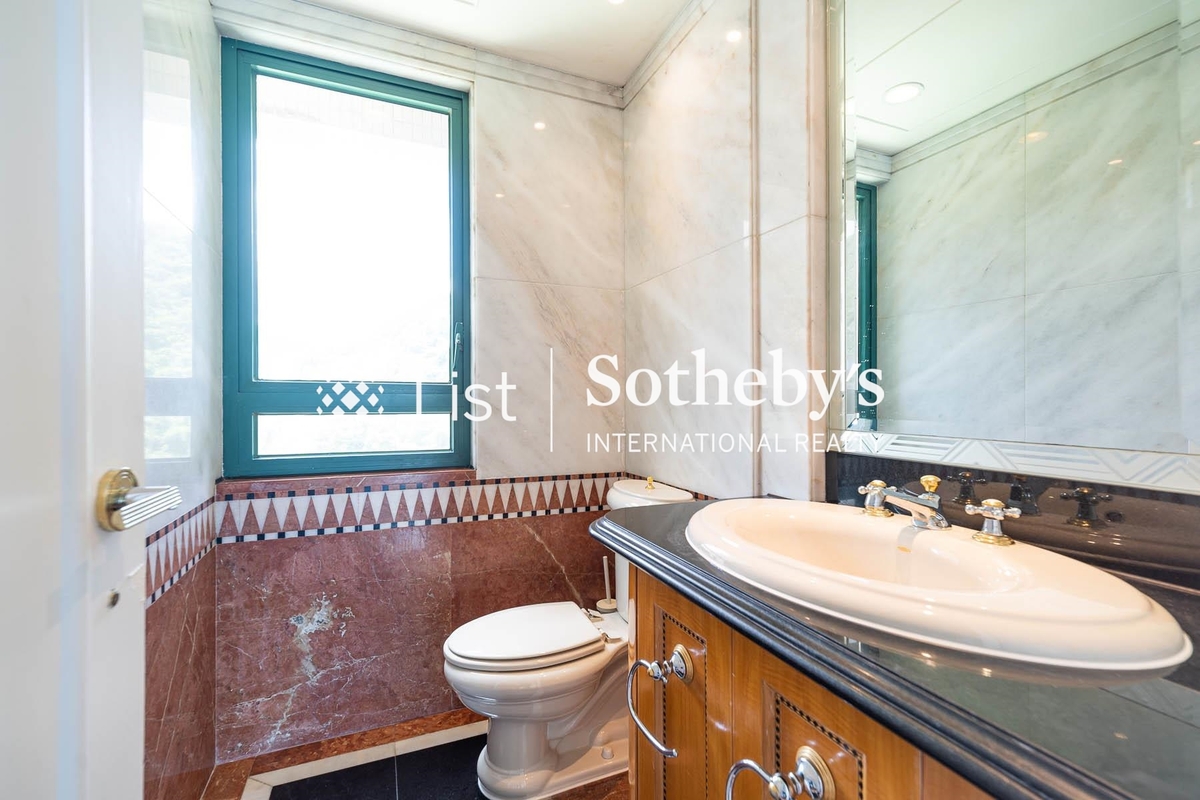 127 Repulse Bay Road 淺水灣道127號 | Guest Powder Room
