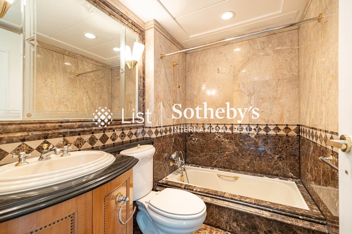 127 Repulse Bay Road 淺水灣道127號 | Guest Bathroom