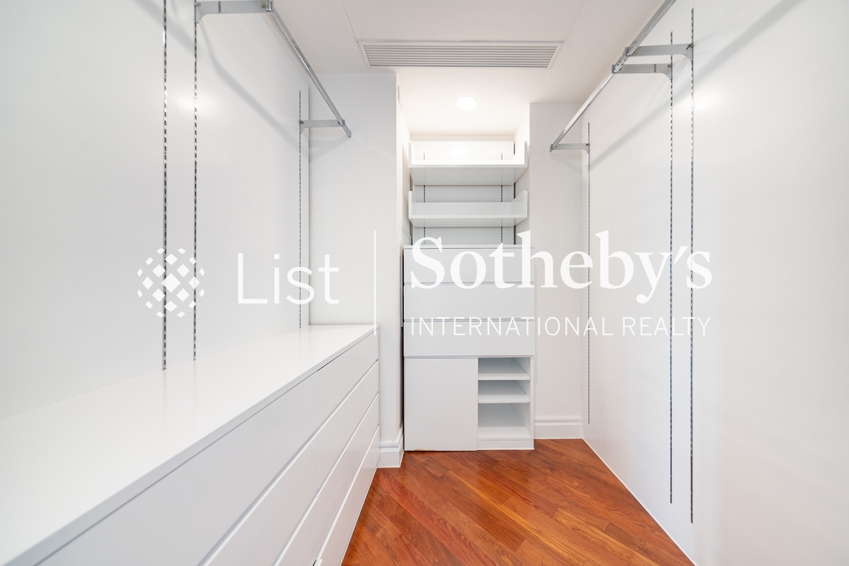 127 Repulse Bay Road 淺水灣道127號 | Walk-in Closet in Master Bedroom 