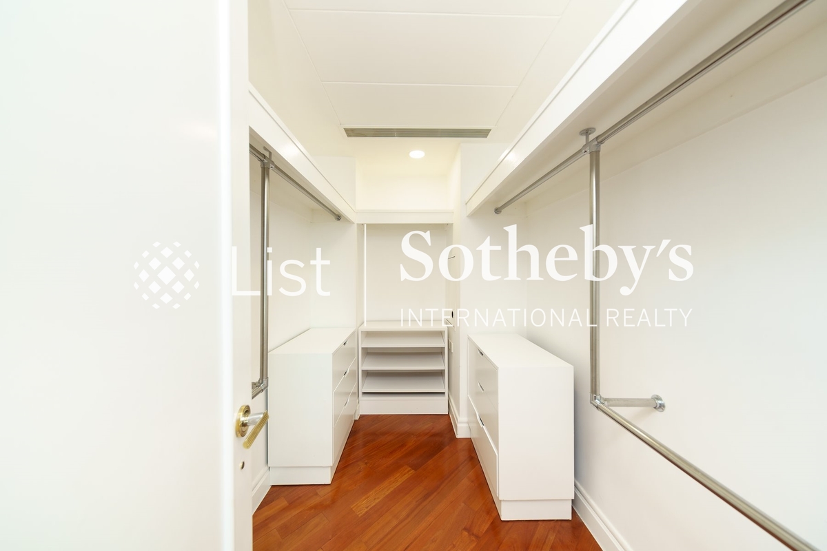 127 Repulse Bay Road 淺水灣道127號 | Walk-in Closet in Master Bedroom 