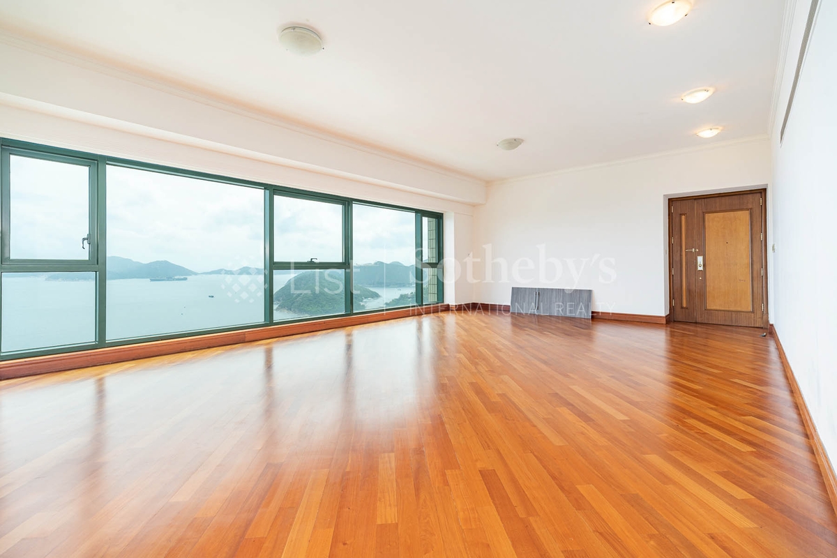 127 Repulse Bay Road 淺水灣道127號 | Living and Dining Room