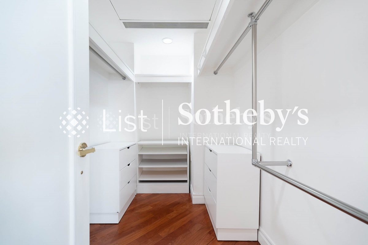 127 Repulse Bay Road 浅水湾道127号 | Walk-in Closet in Master Bedroom 