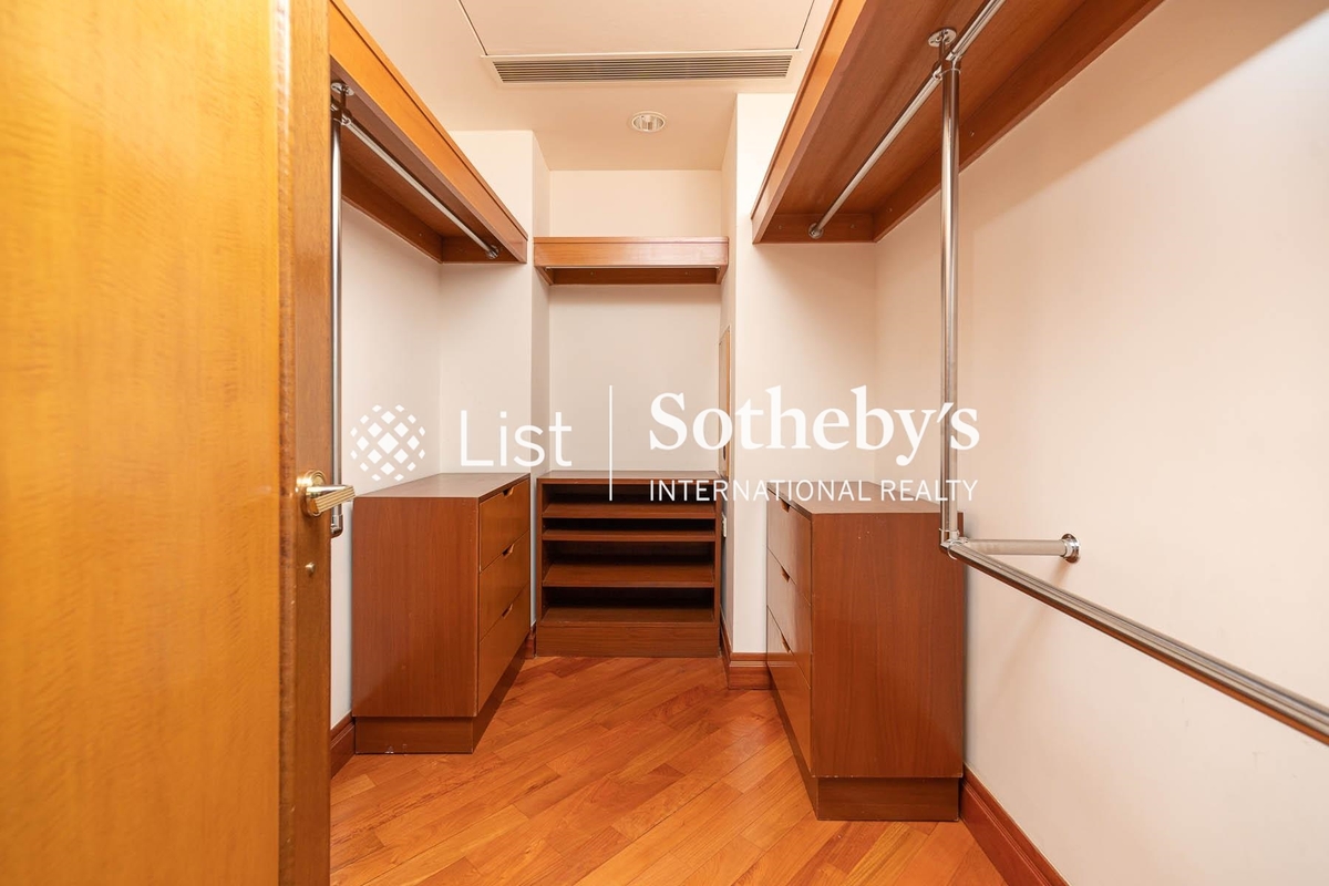 127 Repulse Bay Road 淺水灣道127號 | Walk-in Closet in Master Bedroom