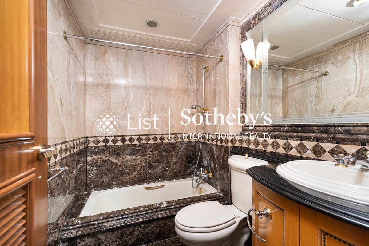 127 Repulse Bay Road 淺水灣道127號 | Guest Bathroom