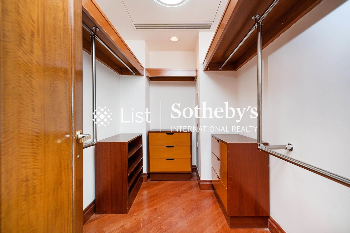 127 Repulse Bay Road 淺水灣道127號 | Walk-in Closet in Master Bedroom