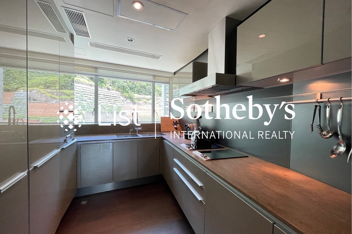 The Lily The Lily | Kitchen