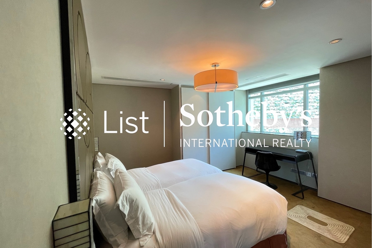 The Lily The Lily | Second Bedroom