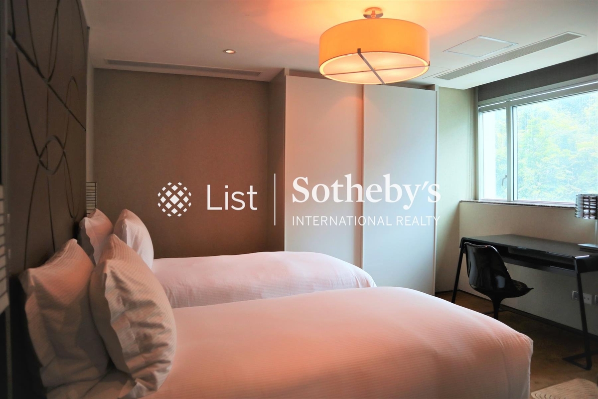 The Lily The Lily | Second Bedroom