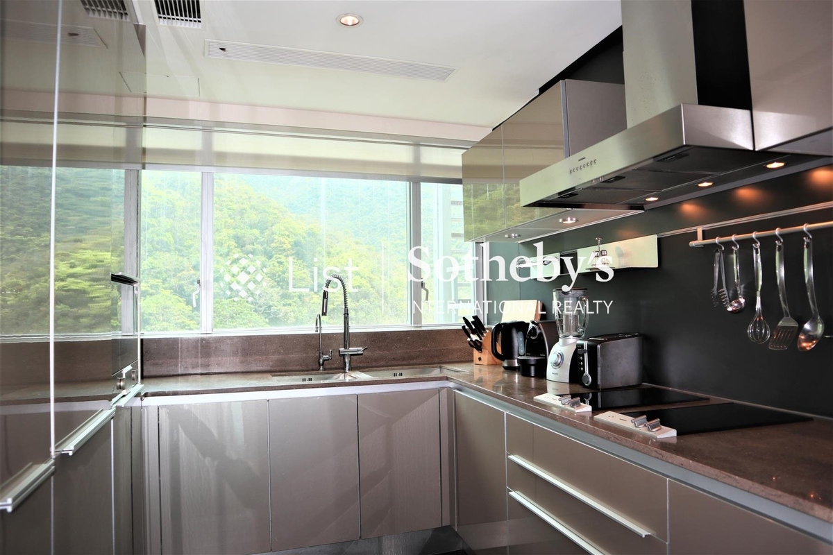 The Lily The Lily | Kitchen