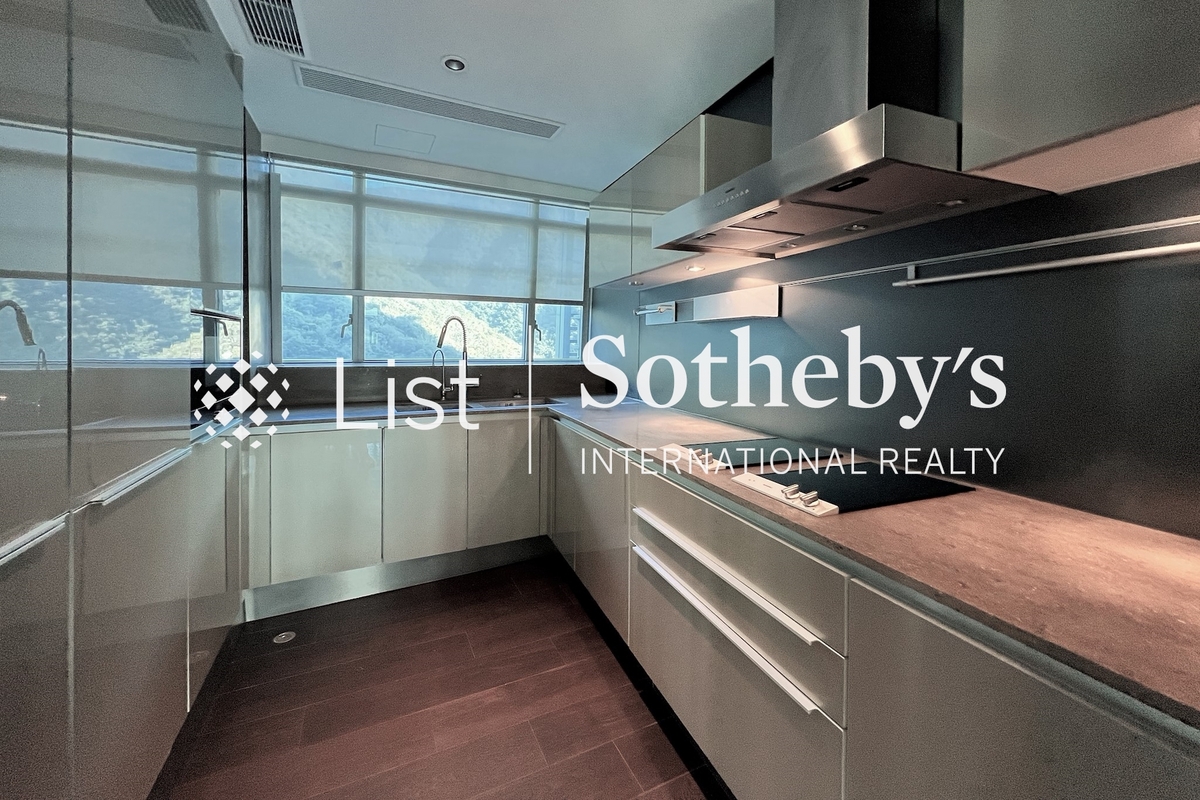 The Lily The Lily | Kitchen