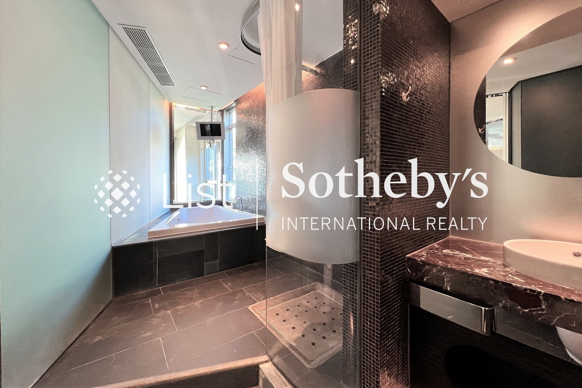 The Lily The Lily | Master Bathroom
