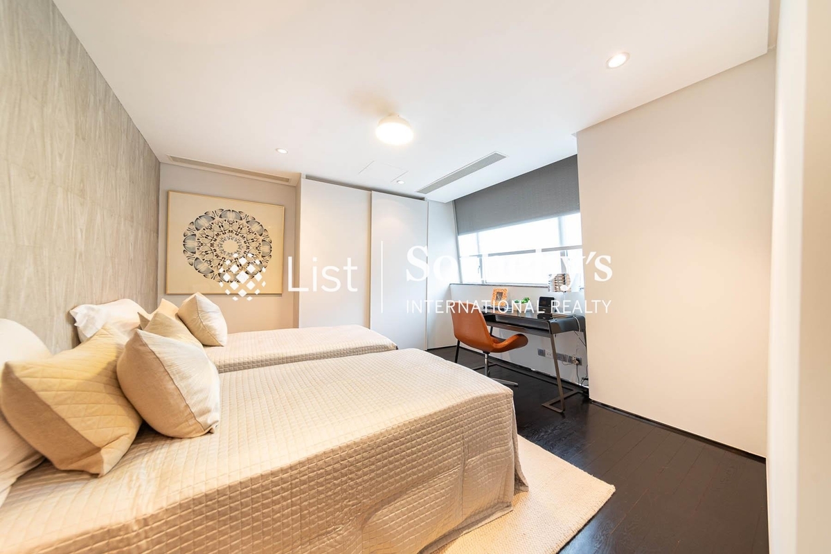 The Lily The Lily | Second Bedroom