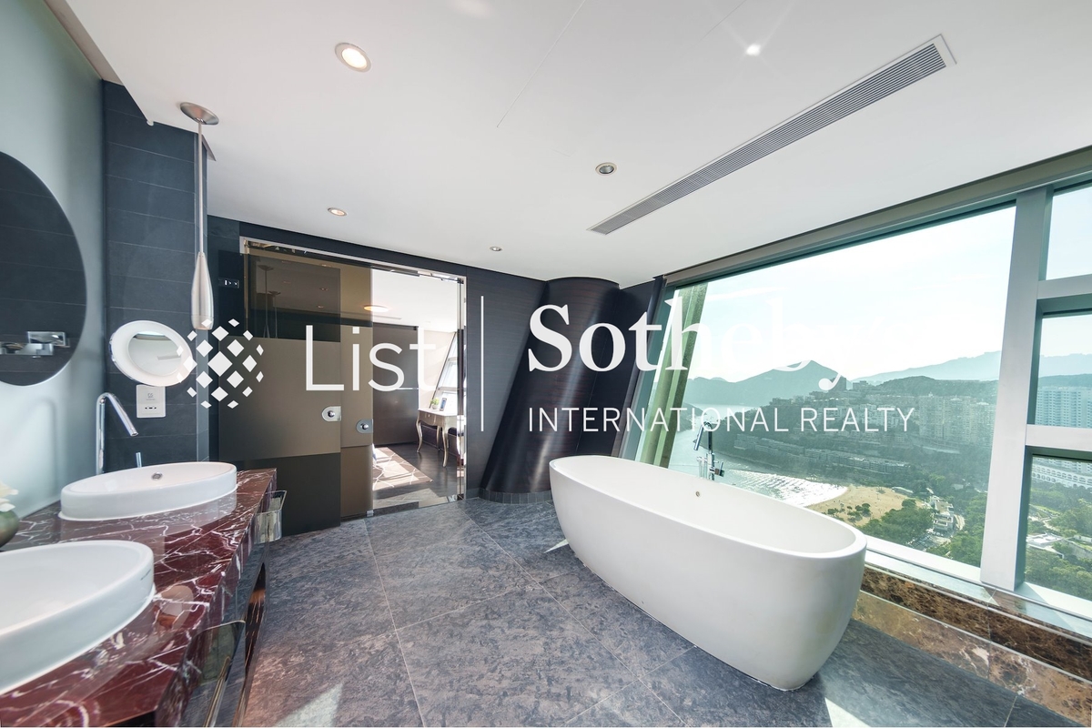 The Lily The Lily | Master Bathroom