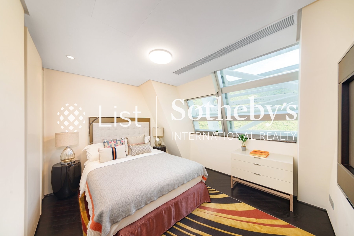 The Lily The Lily | Second Bedroom