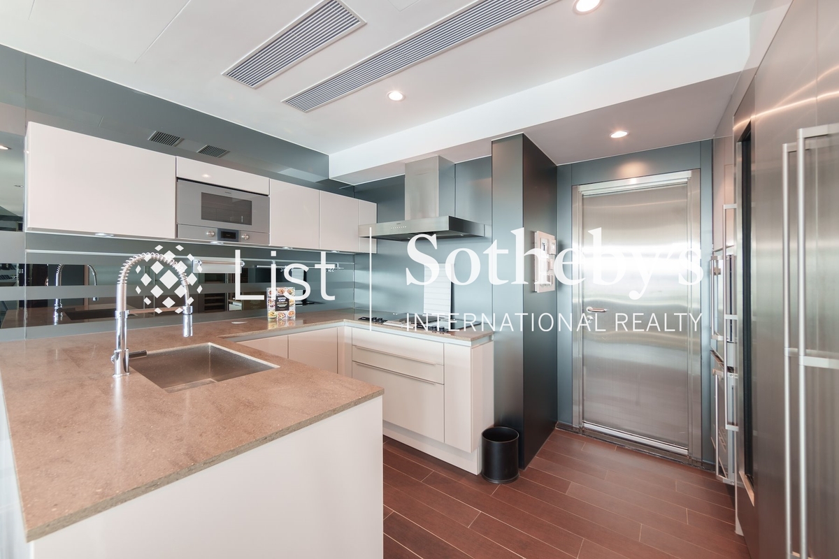 The Lily The Lily | Kitchen