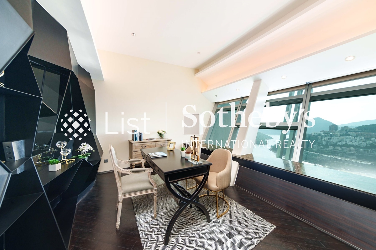 The Lily The Lily | Third Bedroom