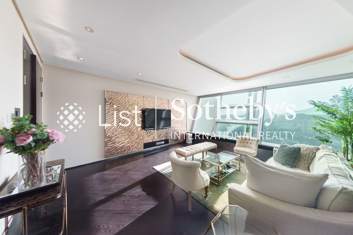 The Lily The Lily | Second Living Room