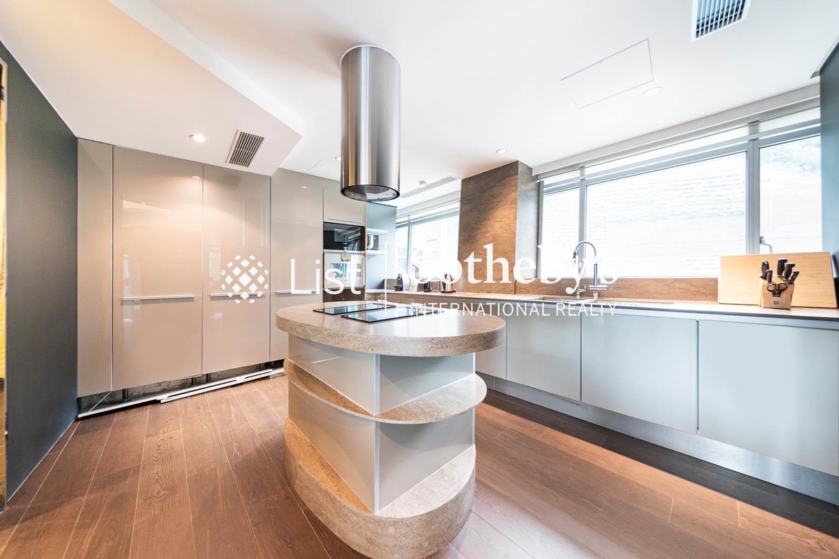 The Lily The Lily | Kitchen