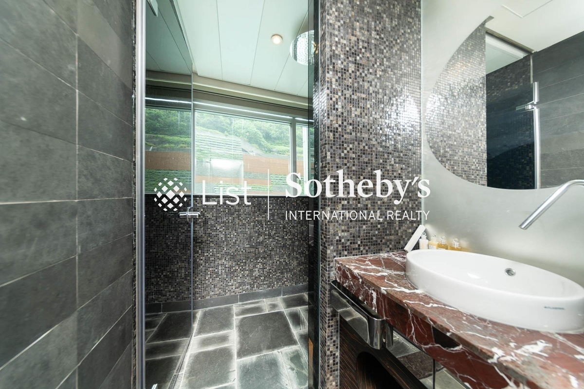 The Lily The Lily | Second En-suite Bathroom