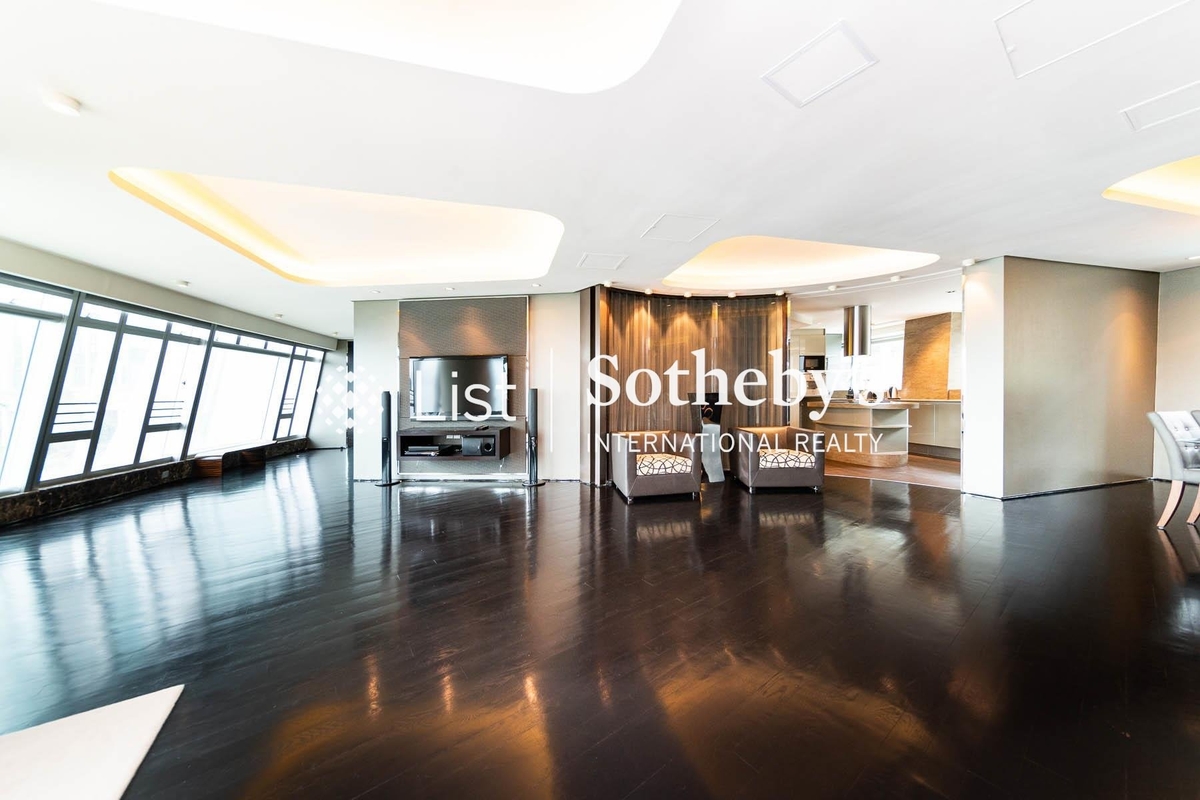 The Lily The Lily | Living and Dining Room