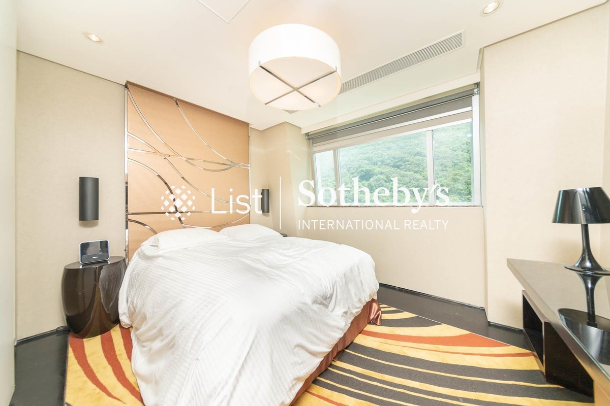 The Lily The Lily | Third Bedroom