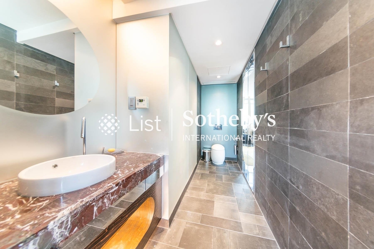 The Lily The Lily | Second En-suite Bathroom