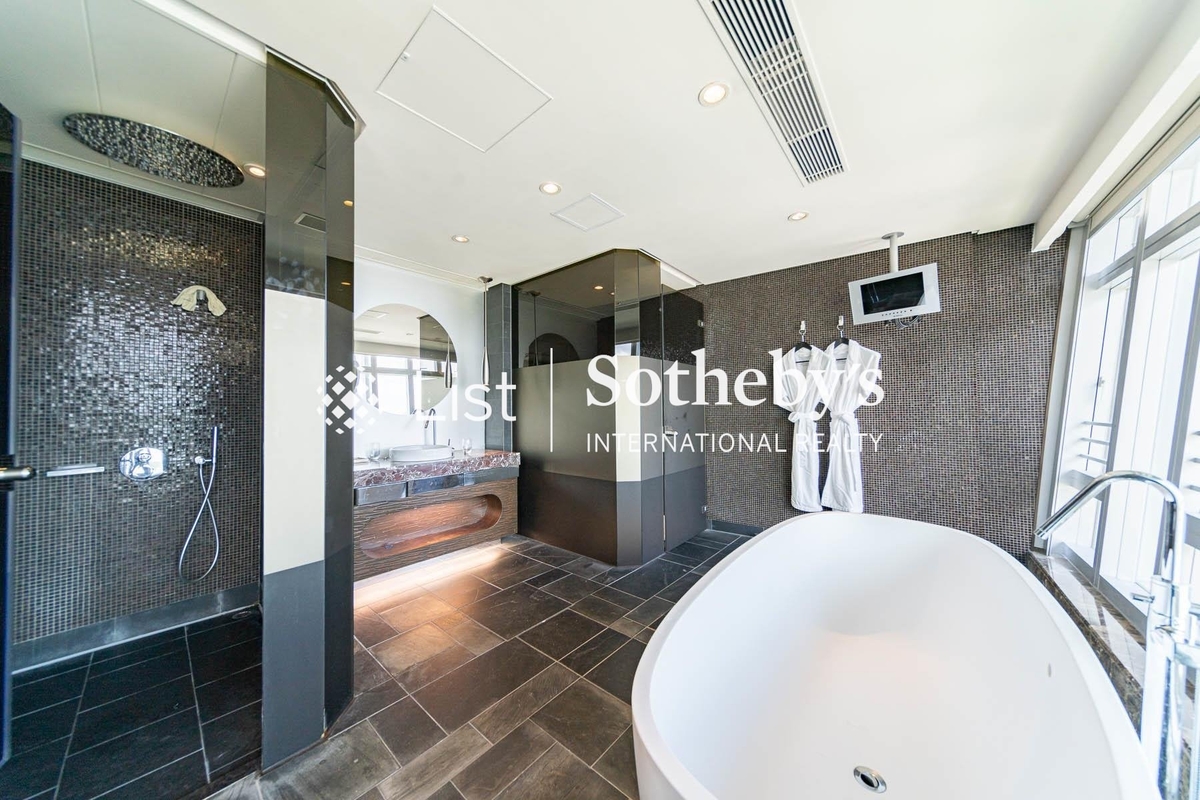 The Lily The Lily | Master Bathroom