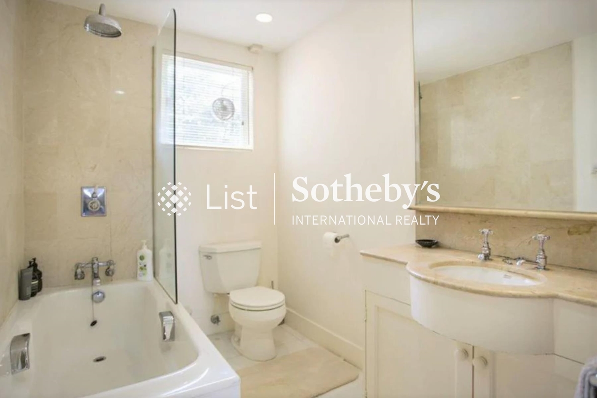 Carolina Gardens 嘉樂園 | Guest Bathroom