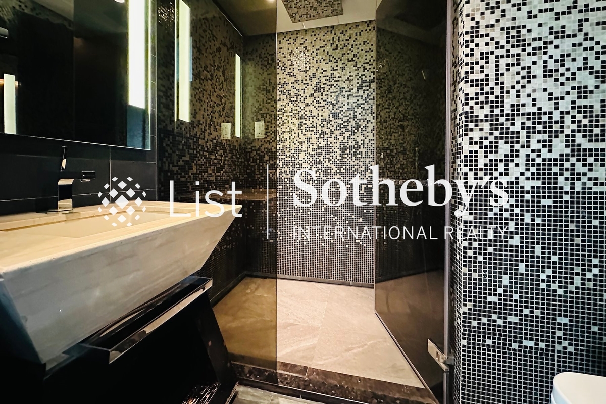 The Lily The Lily | Second En-suite Bathroom