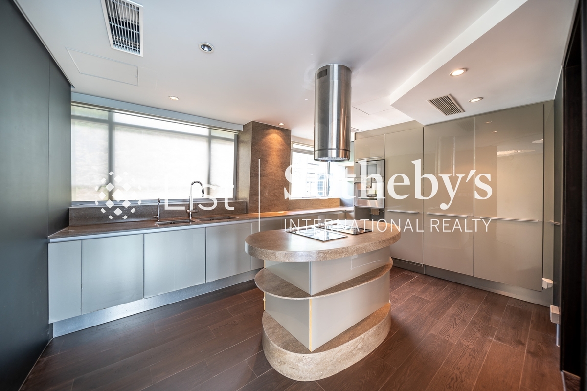 The Lily The Lily | Open Kitchen