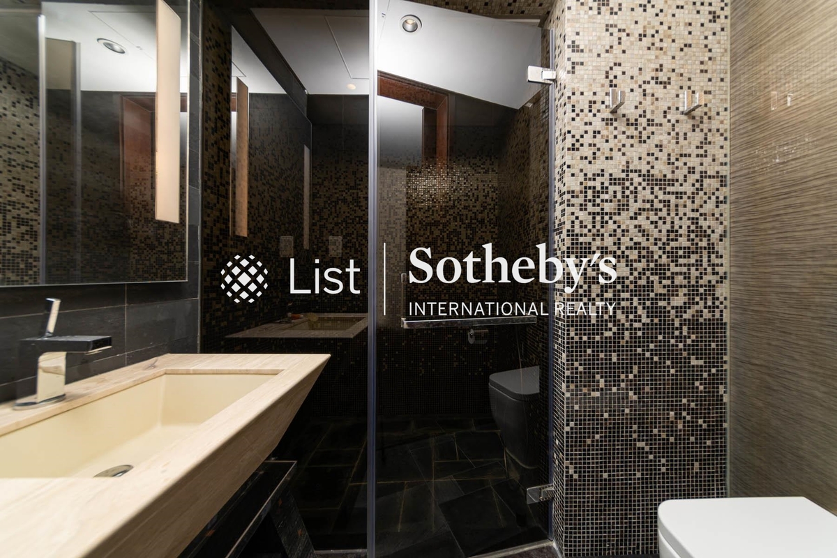The Lily The Lily | Third En-suite Bathroom