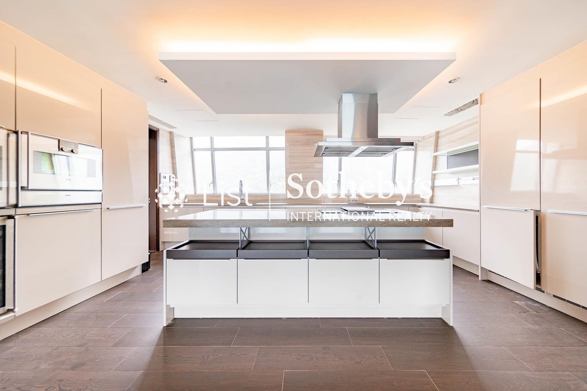 The Lily The Lily | Open Kitchen