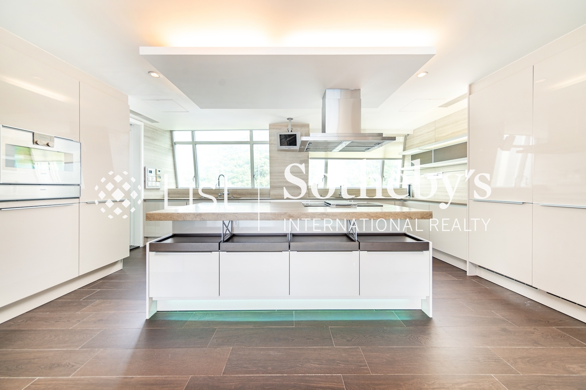 The Lily The Lily | Open Kitchen