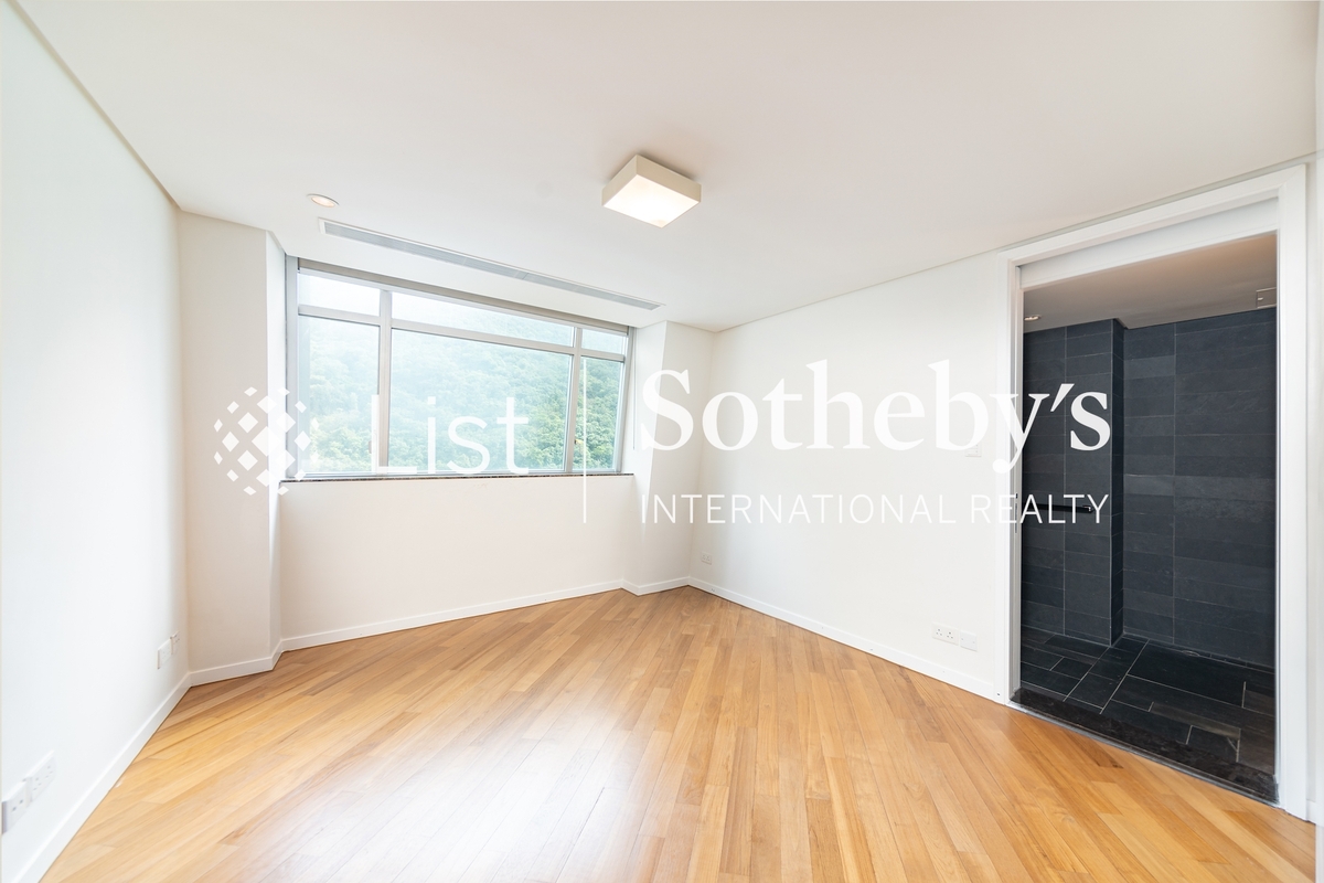 The Lily The Lily | Second Bedroom