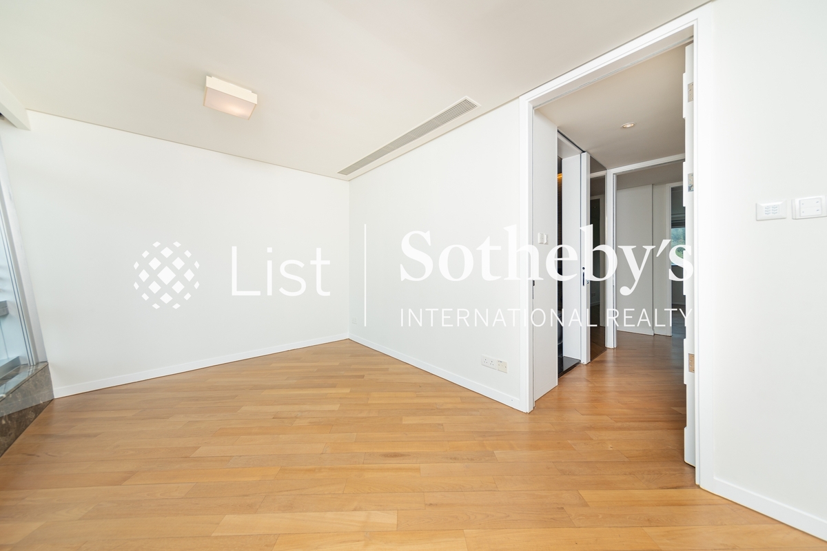 The Lily The Lily | Third Bedroom