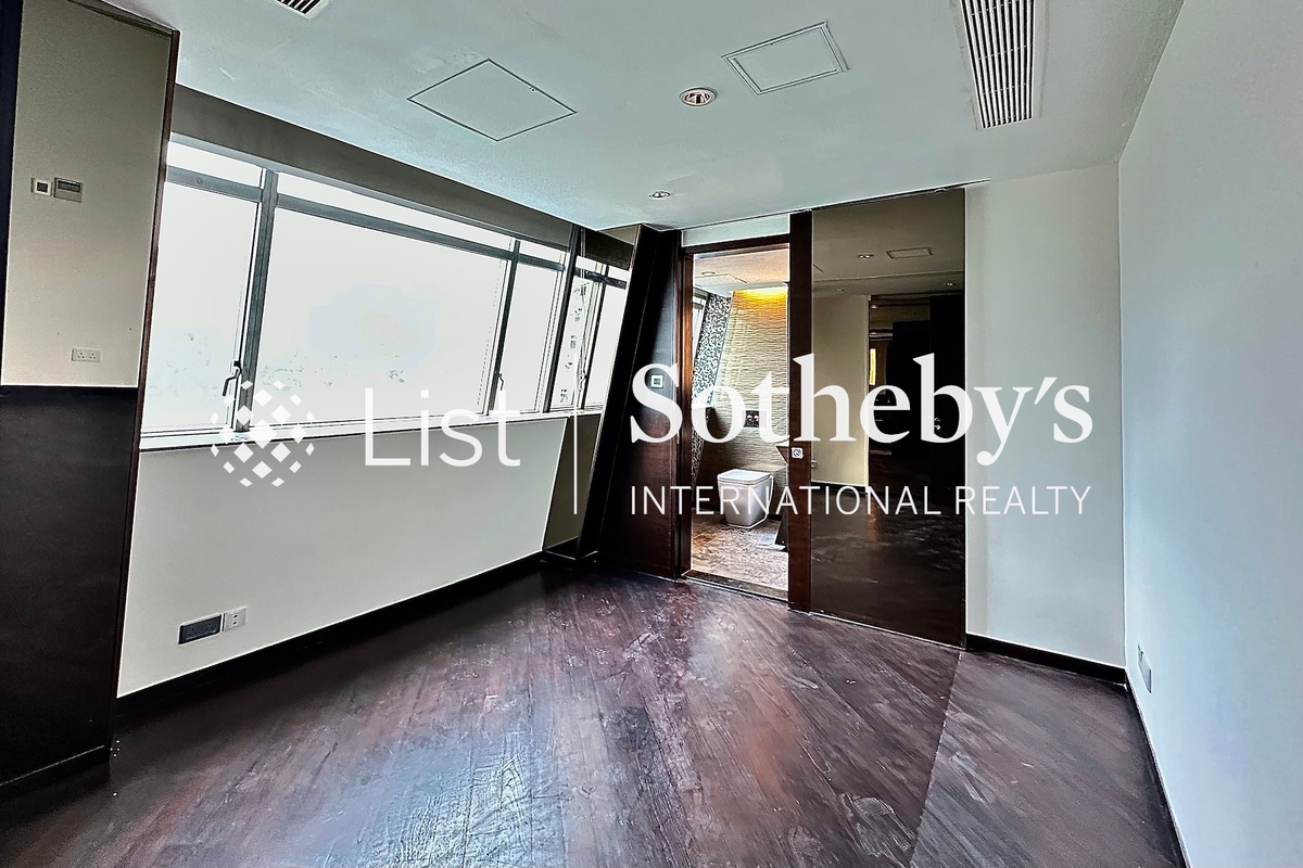 The Lily The Lily | Fourth En-suite Bedroom