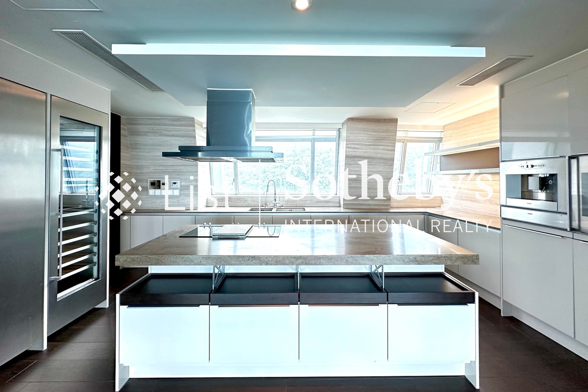 The Lily The Lily | Kitchen